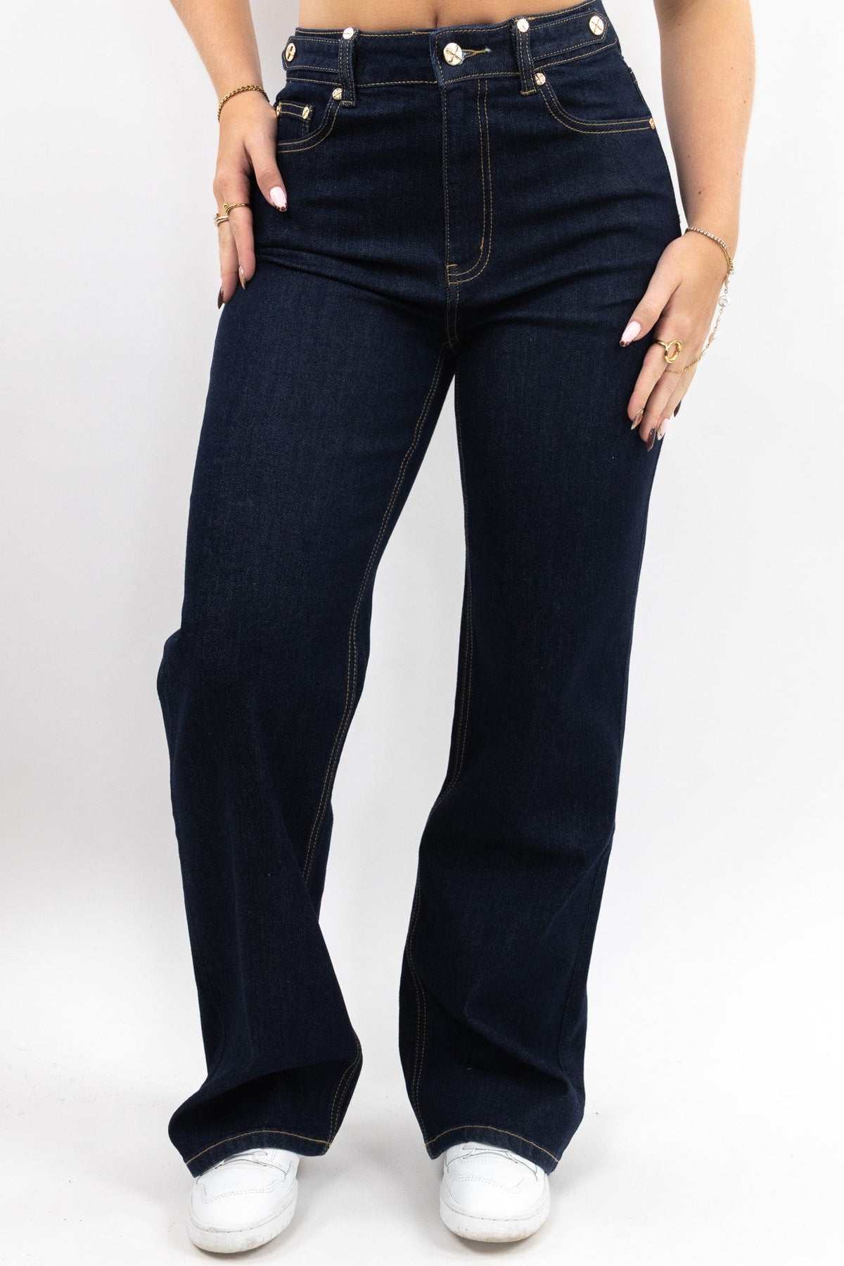Mørke klassiske jeans med vide ben