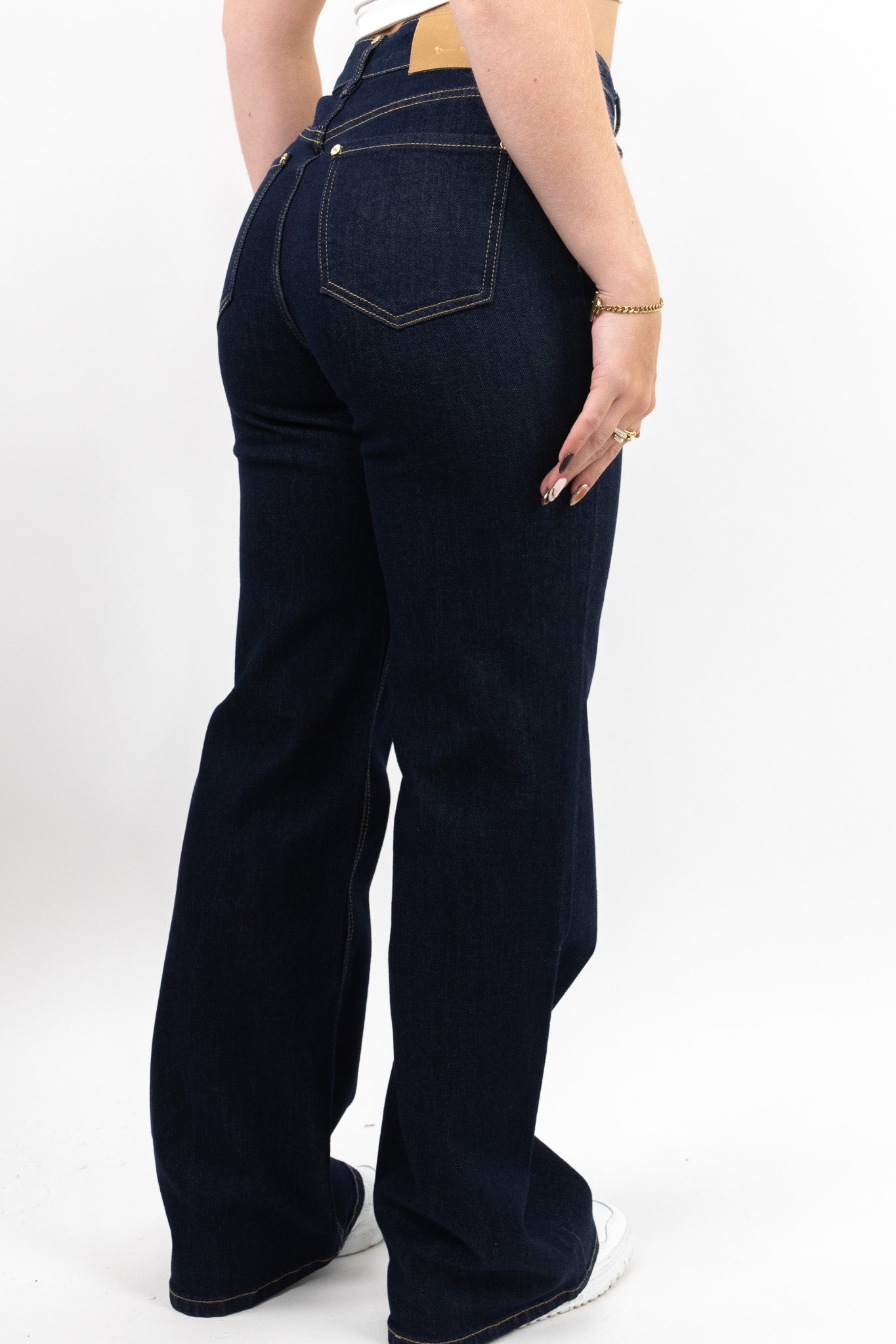 Mørke klassiske jeans med vide ben