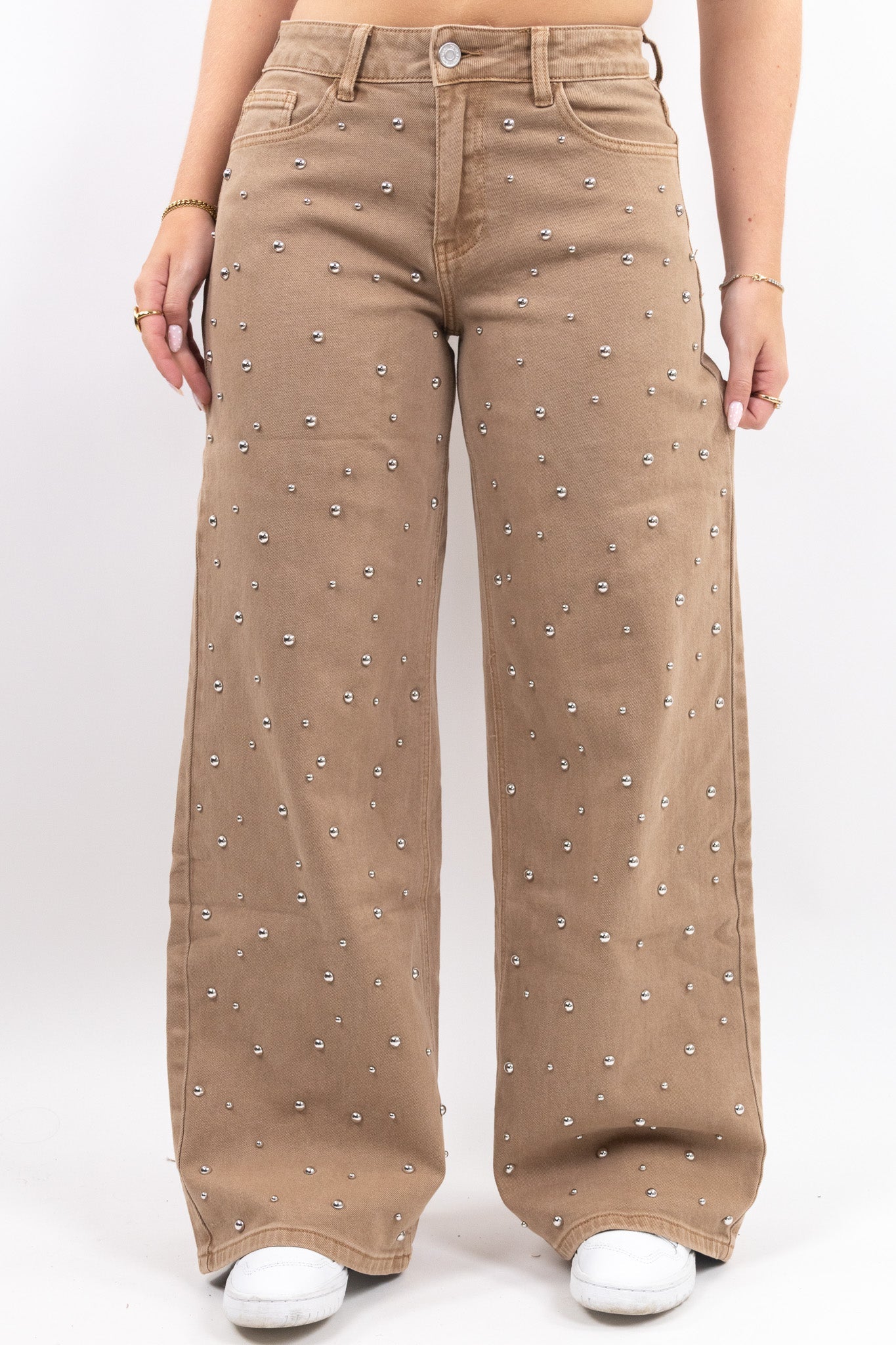 Baggy-jeans med nitter