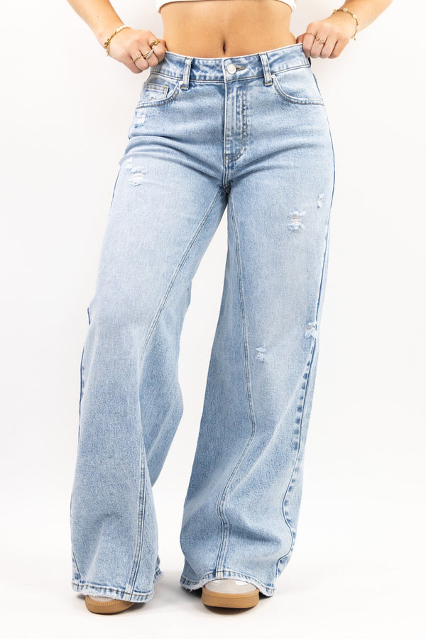 Livøra Wide Leg Jeans