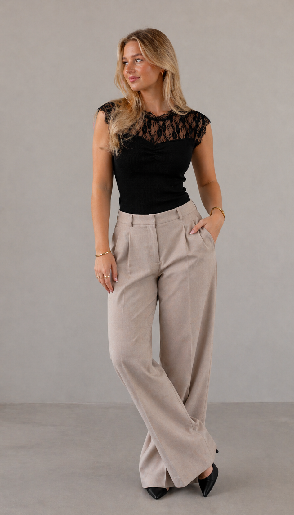 Top med blondedetaljer